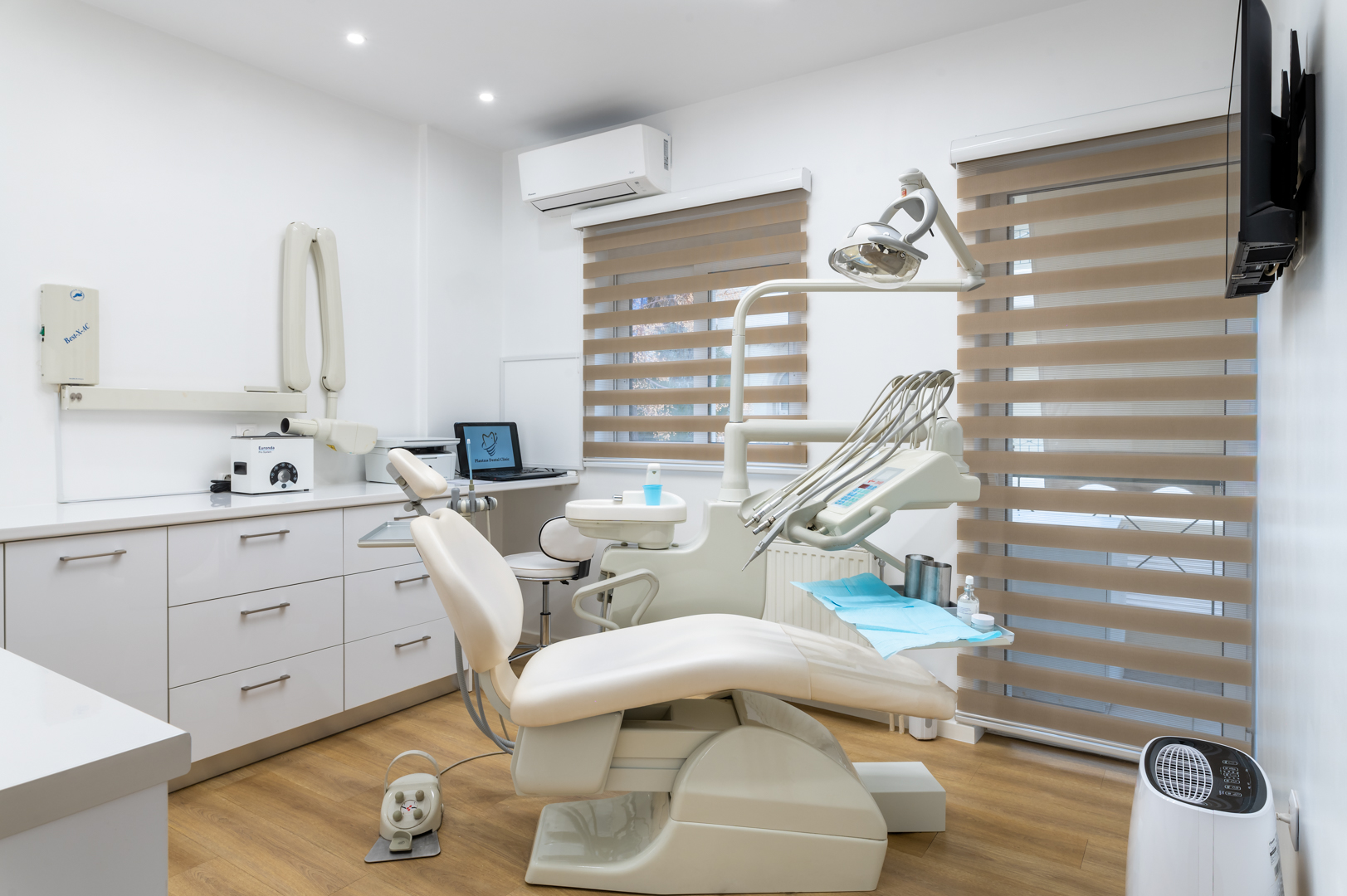 https://plantzasdental.gr/wp-content/uploads/2024/02/odontiatreio-plantzas-aigaleo-11.jpg